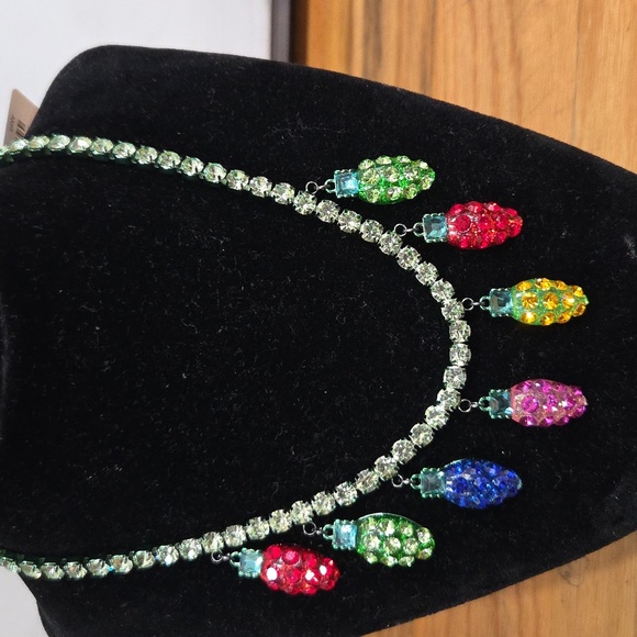 🔹️Betsey Johnson🔹️ Christmas Bulb Light Red Green Rhinestone Necklace 🔹️💕 - Picture 2 of 4
